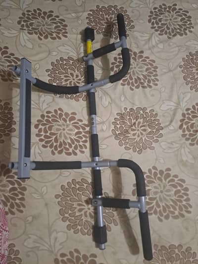 door pull up bar very very neat condition and( imported) not local