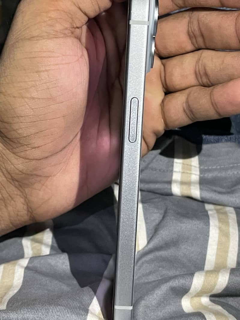 Apple iPhone 15 5
