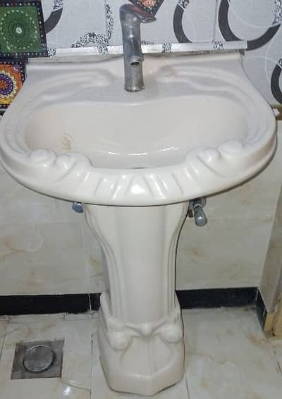 wash basin with lever tap for sale