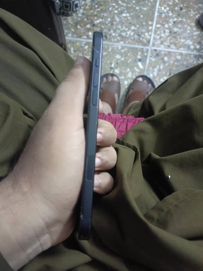 Apple iPhone 15 plus 4