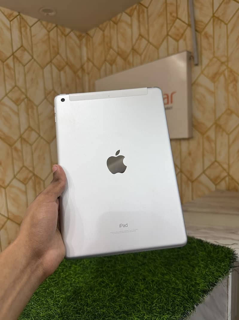 iPad 6th Generation 32 storage 1