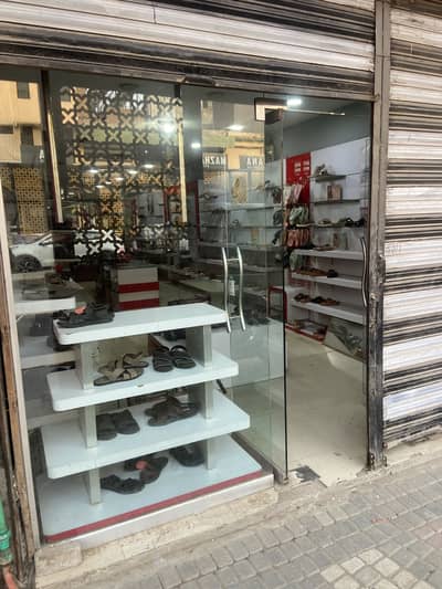 12 mm Clear Glass with 2 doors 2 machine 12*10 feet