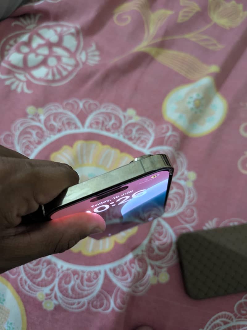 Apple iPhone 14 Pro 4