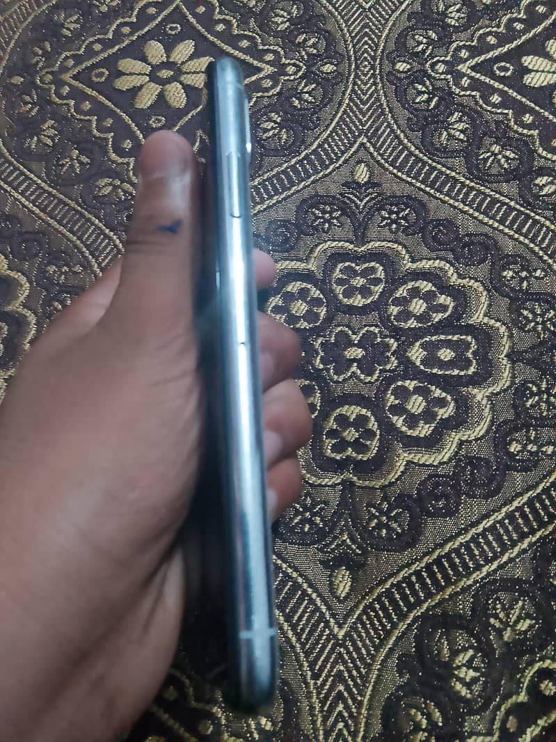 Apple iPhone XS 3
