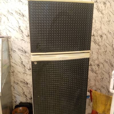 Deep freezer and refrigerator