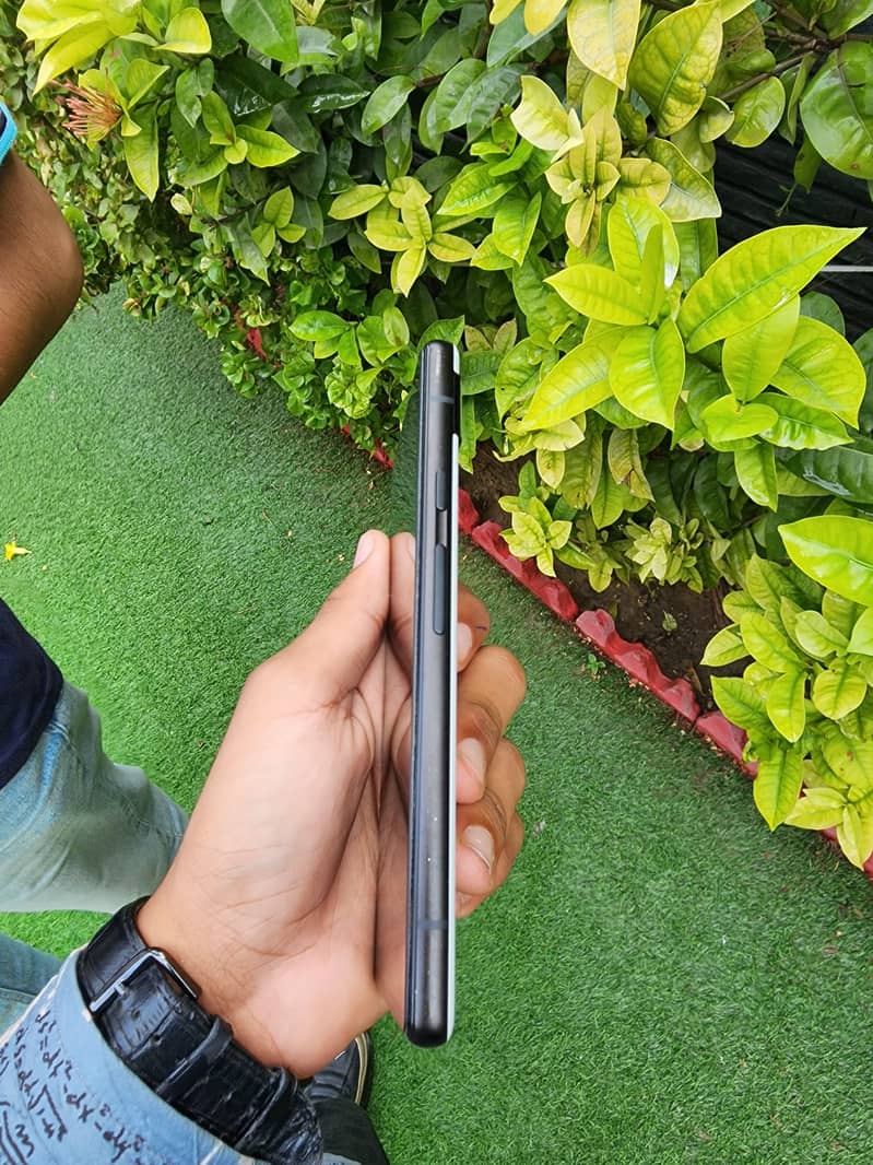 Google Pixel 6a 1