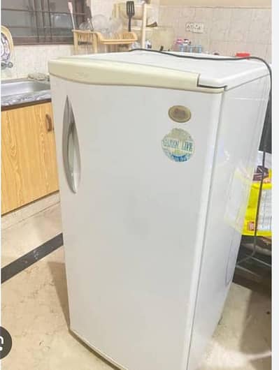 LG fridge urgent sale condition 10/10 Sirf gas dalwani paray gi apko