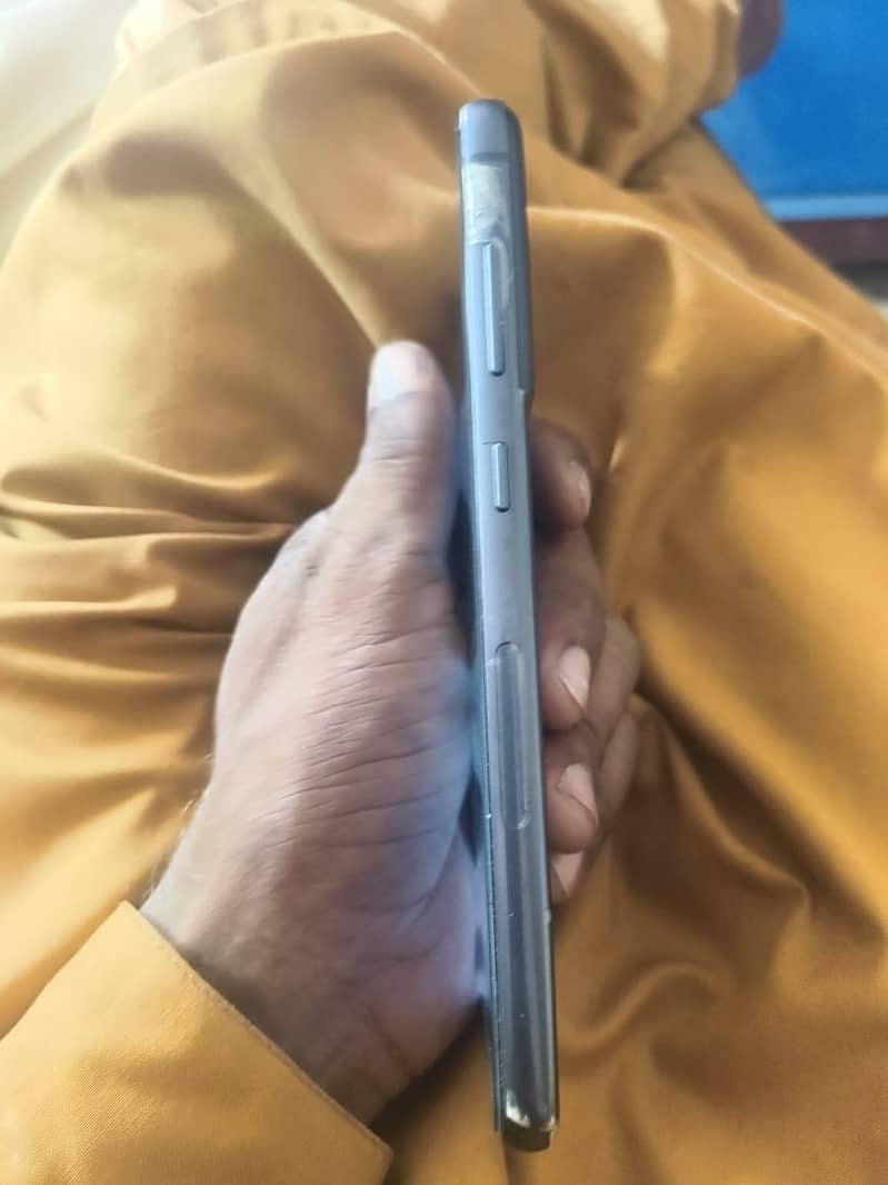 Samsung Mobile S21 fe 1