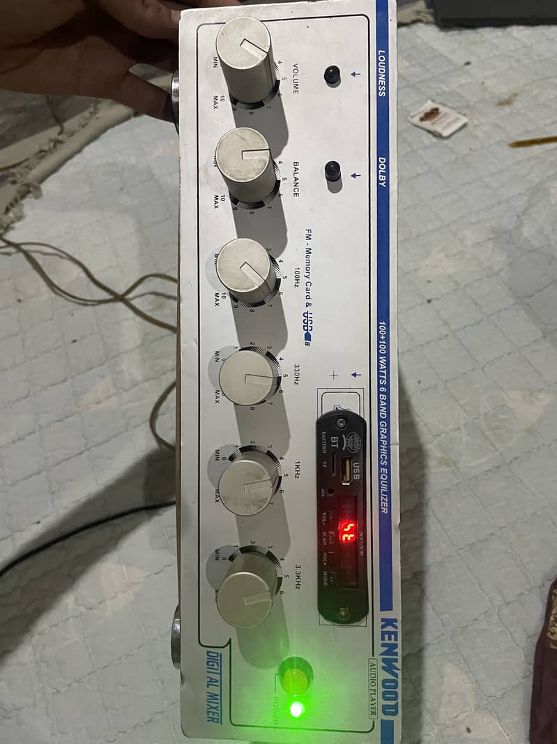 Speakers with amplifier 3