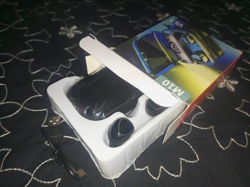 m10 airbuds 4