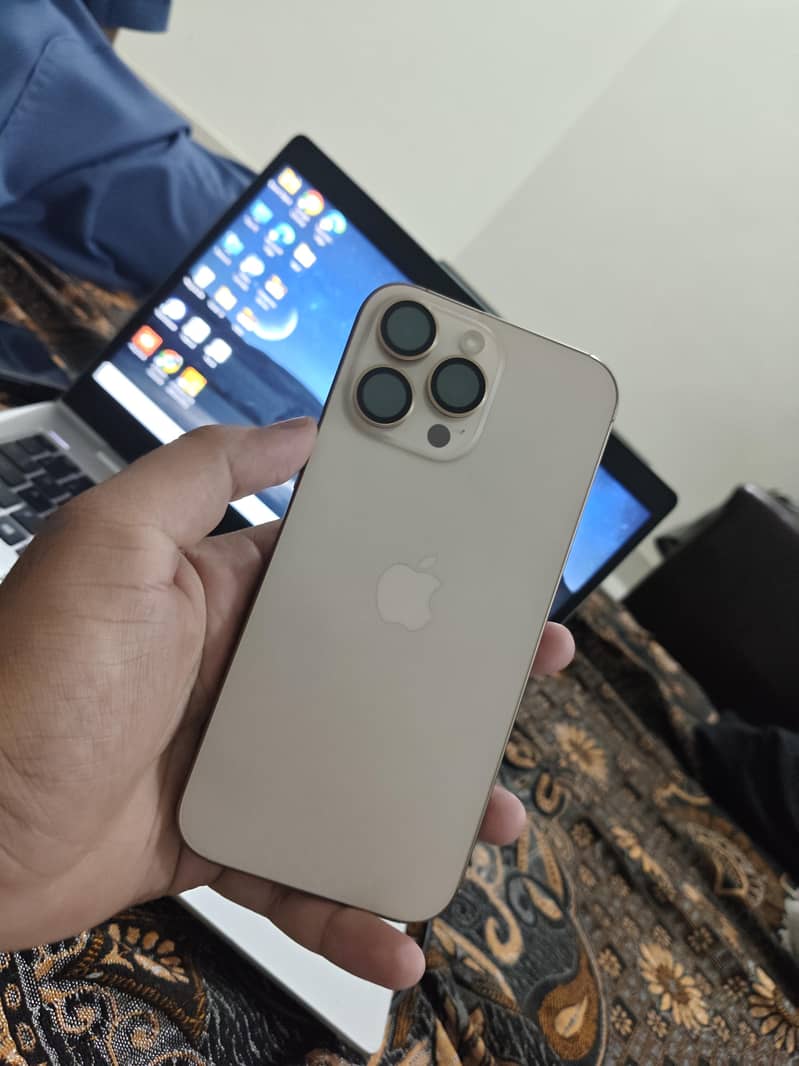 Apple iPhone 16 Pro Max JV 1