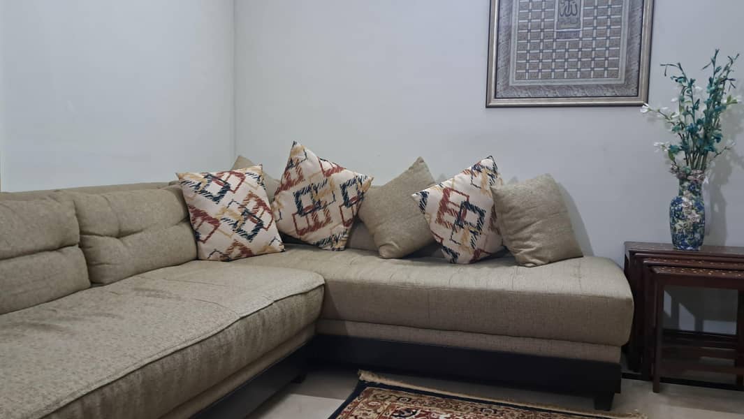 L shape sofa in excellent condition 0
