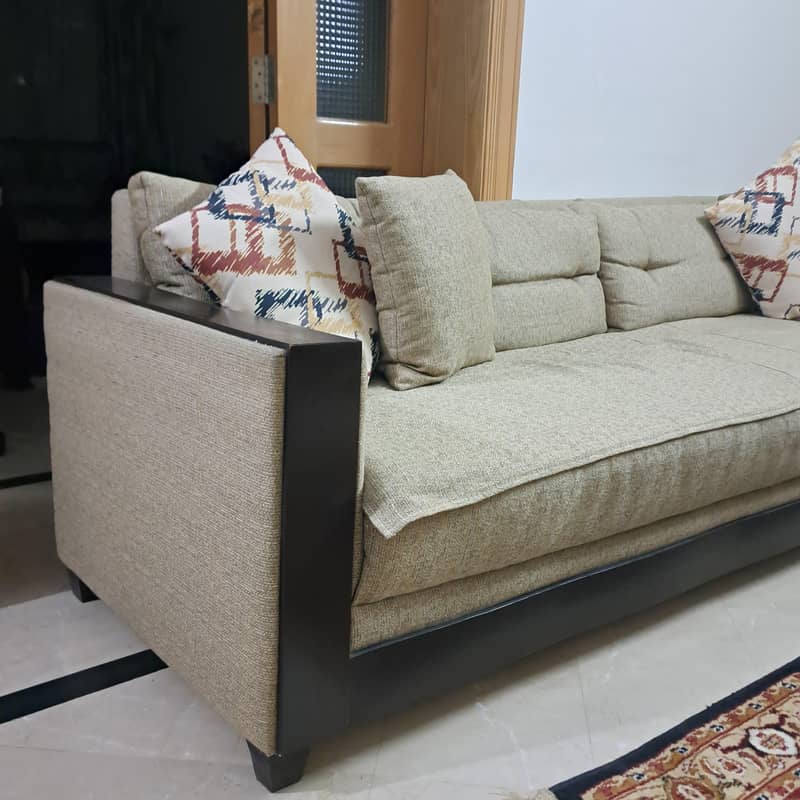 L shape sofa in excellent condition 1