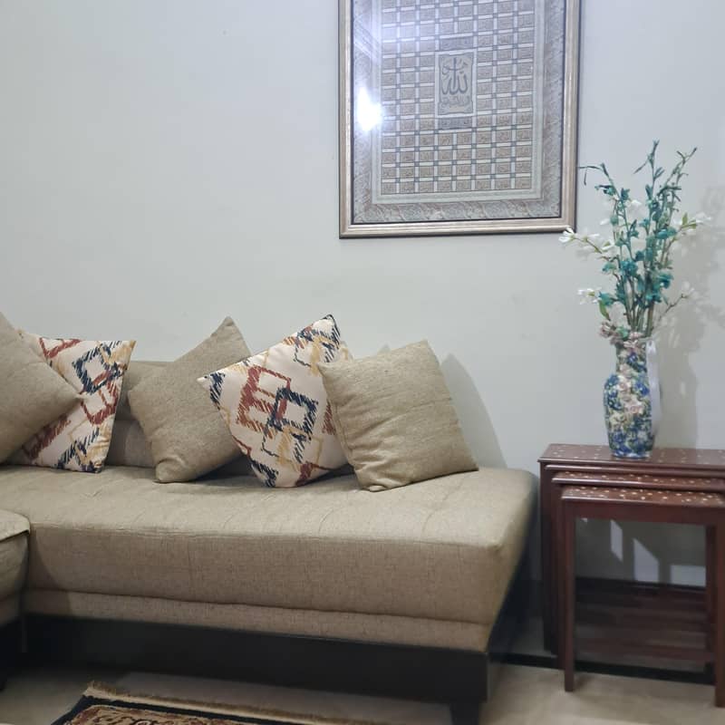 L shape sofa in excellent condition 2