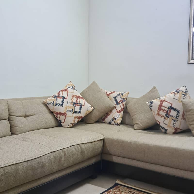 L shape sofa in excellent condition 4
