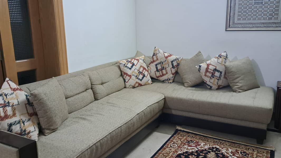 L shape sofa in excellent condition 5