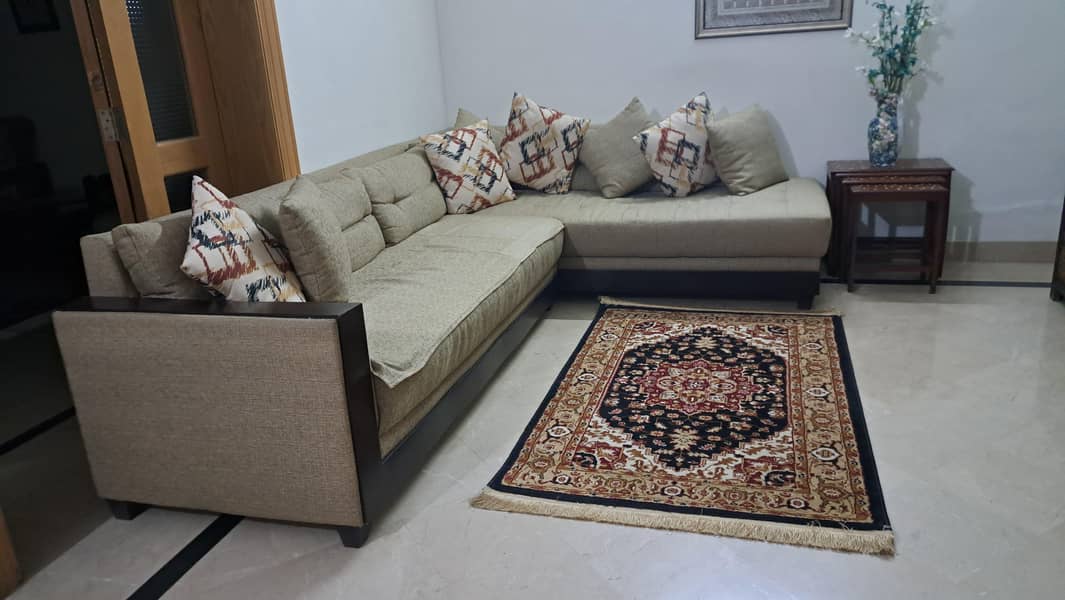 L shape sofa in excellent condition 6