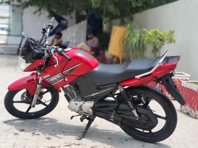 Yamaha YBR 125 Red