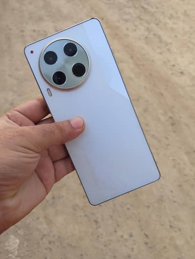 Tecno CAMON 30