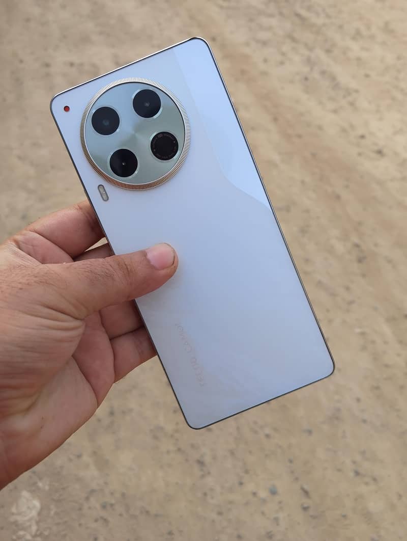 Tecno CAMON 30 0