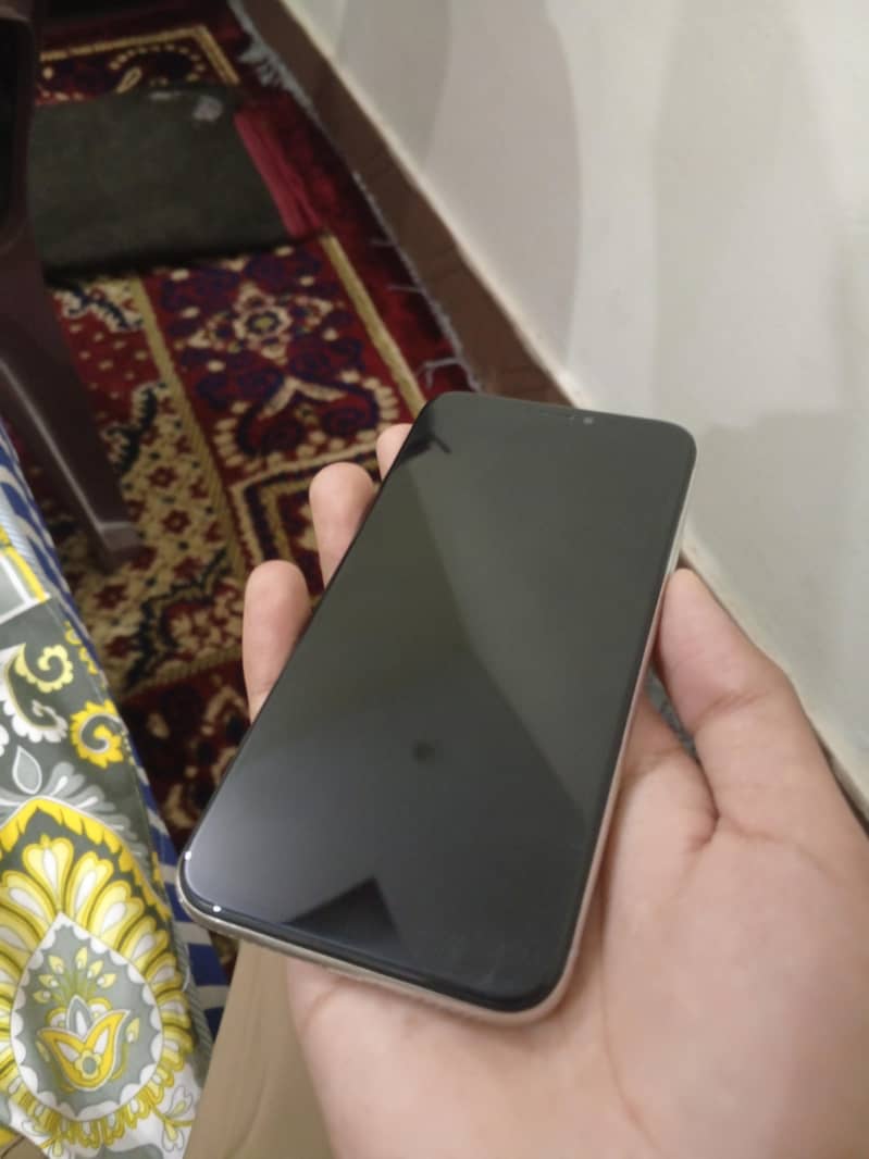 Apple iPhone X 4