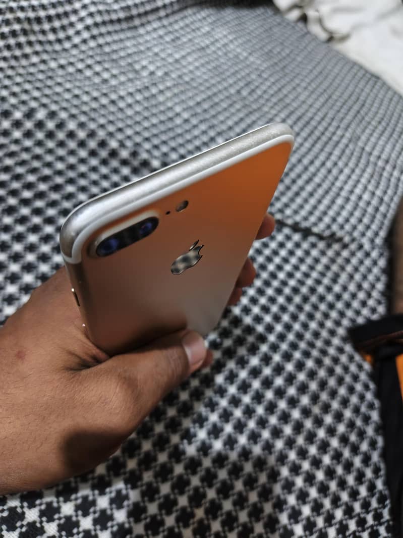 Apple iPhone 7 Plus 1