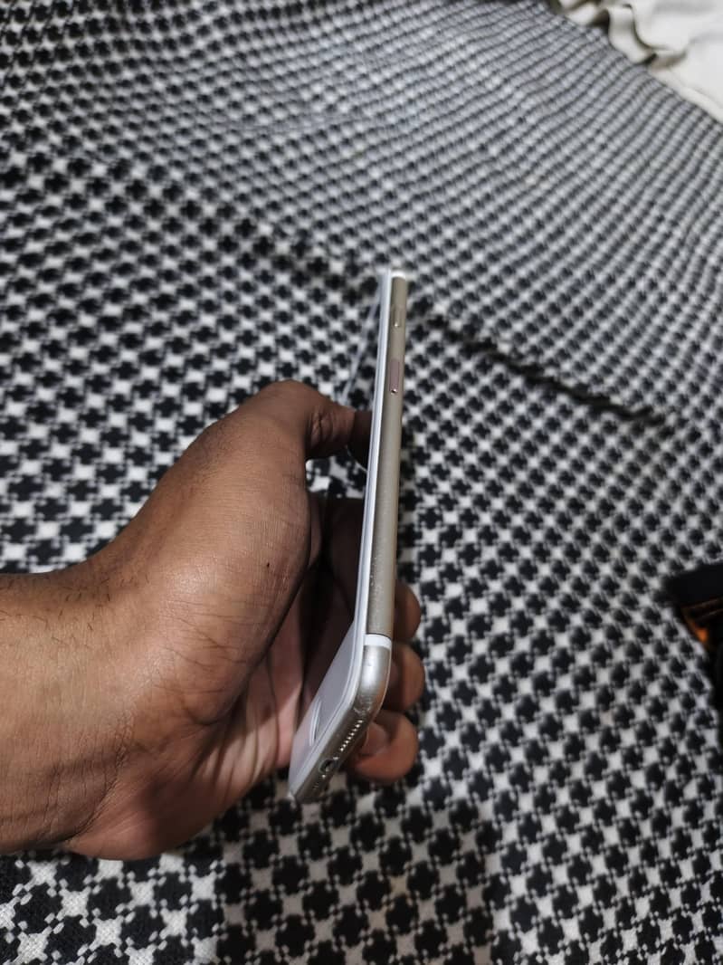 Apple iPhone 7 Plus 2