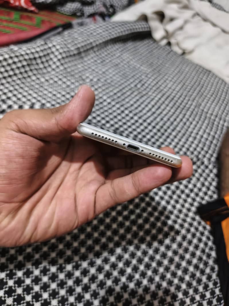 Apple iPhone 7 Plus 3