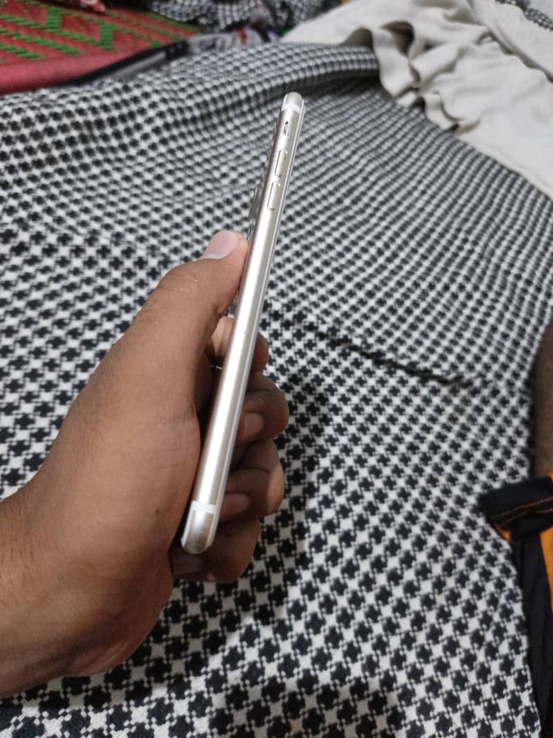 Apple iPhone 7 Plus 4