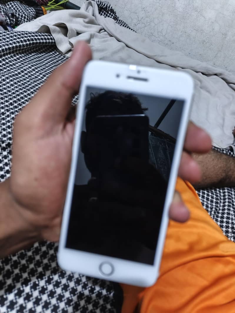 Apple iPhone 7 Plus 6