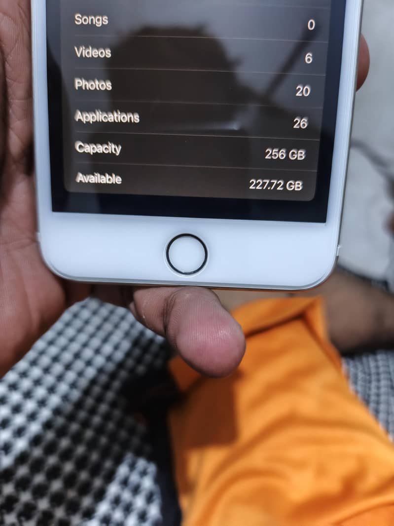 Apple iPhone 7 Plus 11