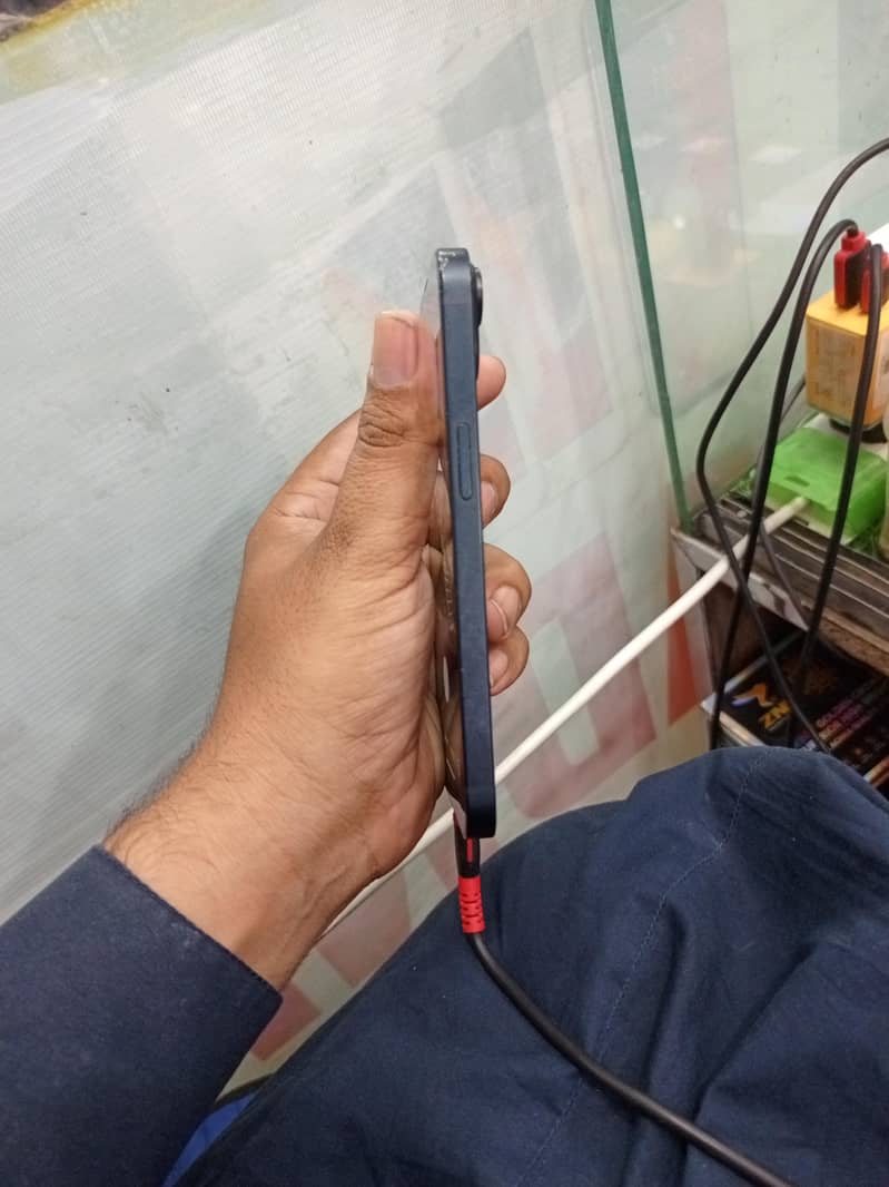 Apple iPhone 13 2