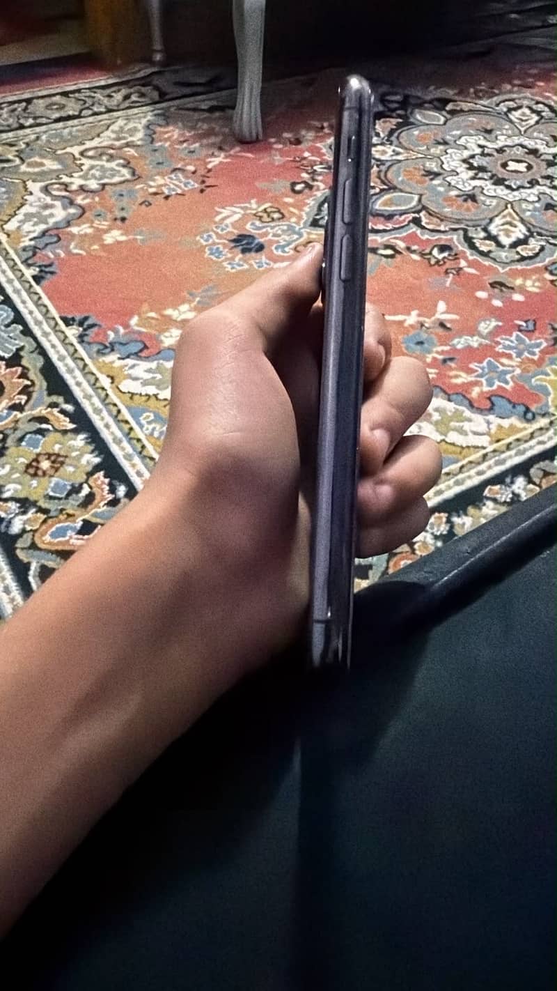 iPhone 11 Pro 4