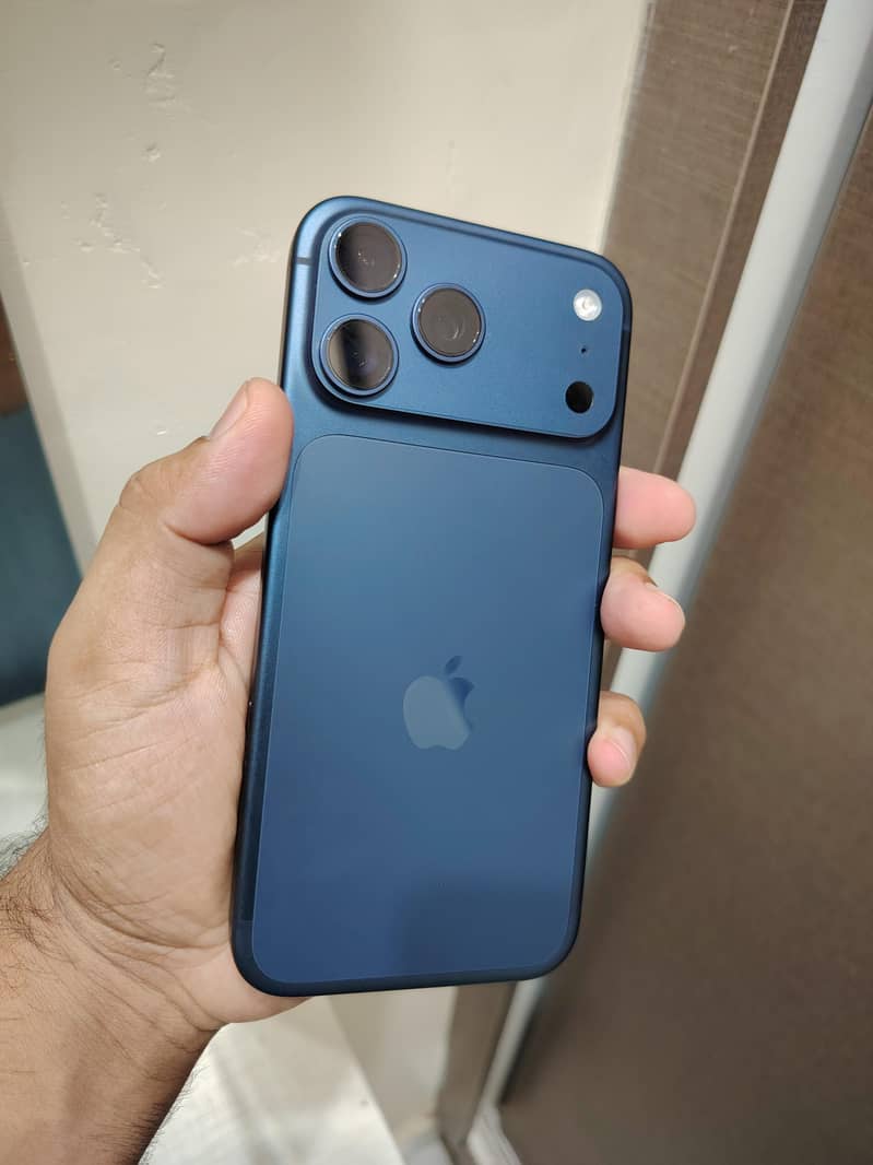 iPhone 17 Pro Max JV 0