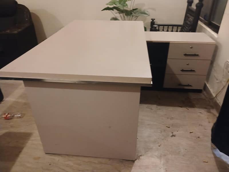 offlice table computer desk 1