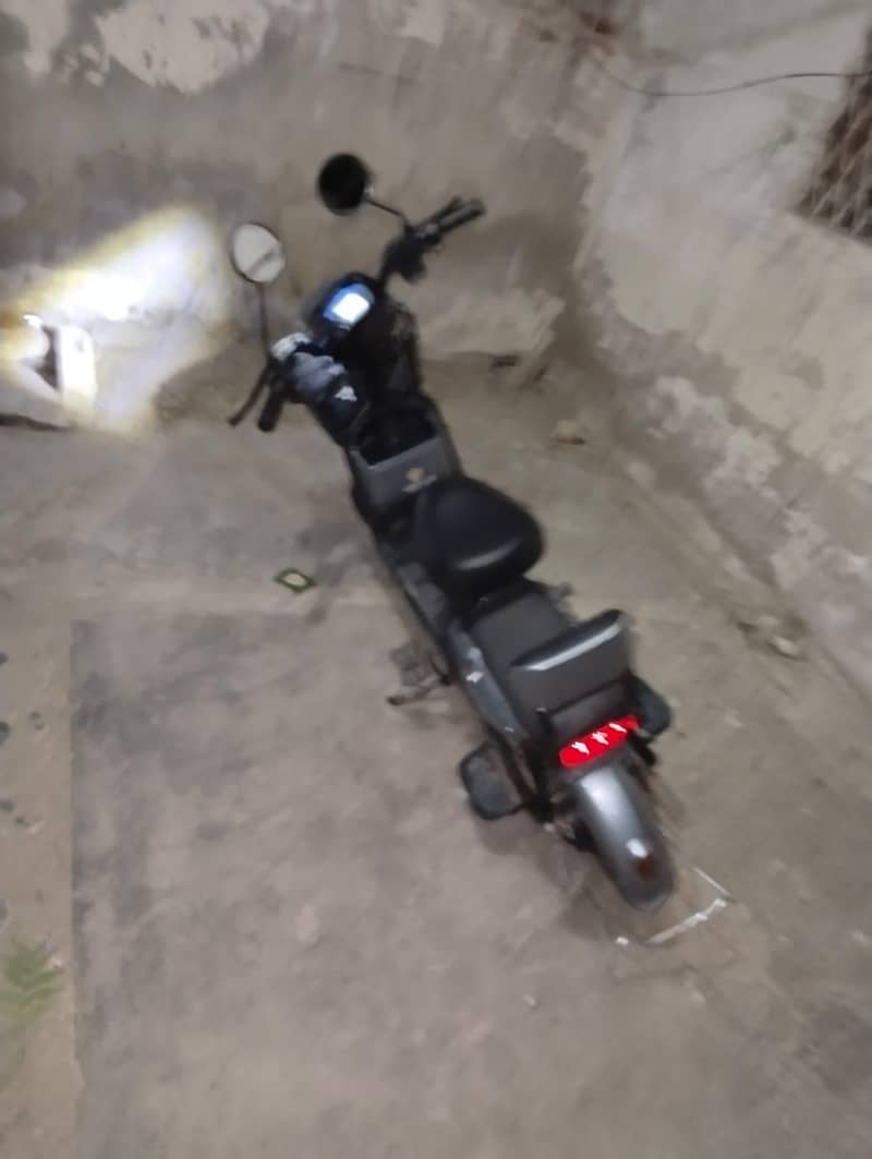 Benign Crown E bike 1