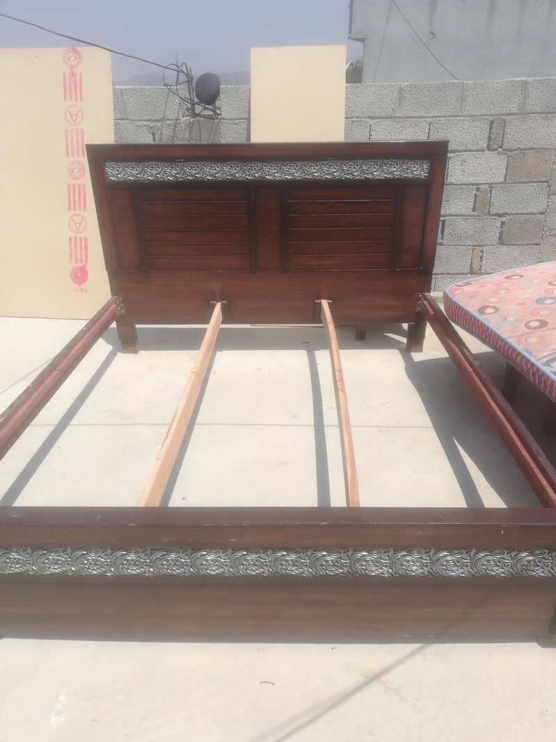 king size bed 0
