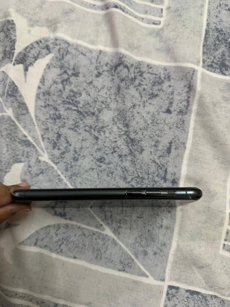 Apple iPhone 11 Pro 1