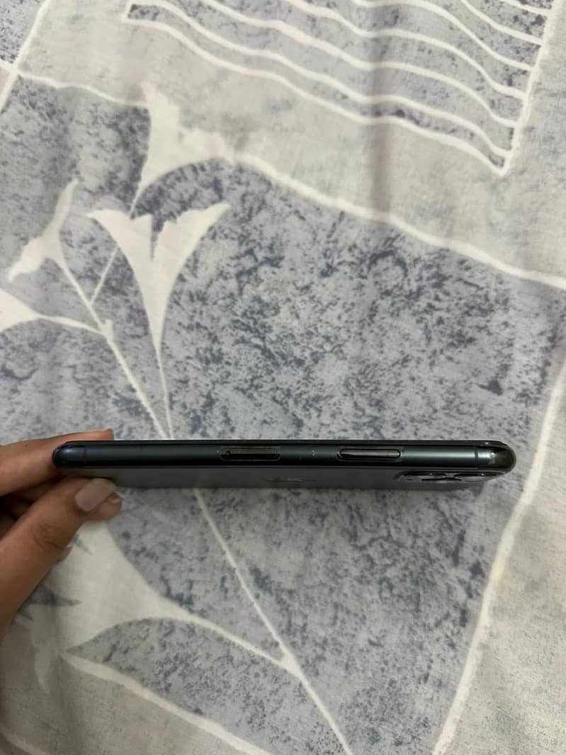 Apple iPhone 11 Pro 4