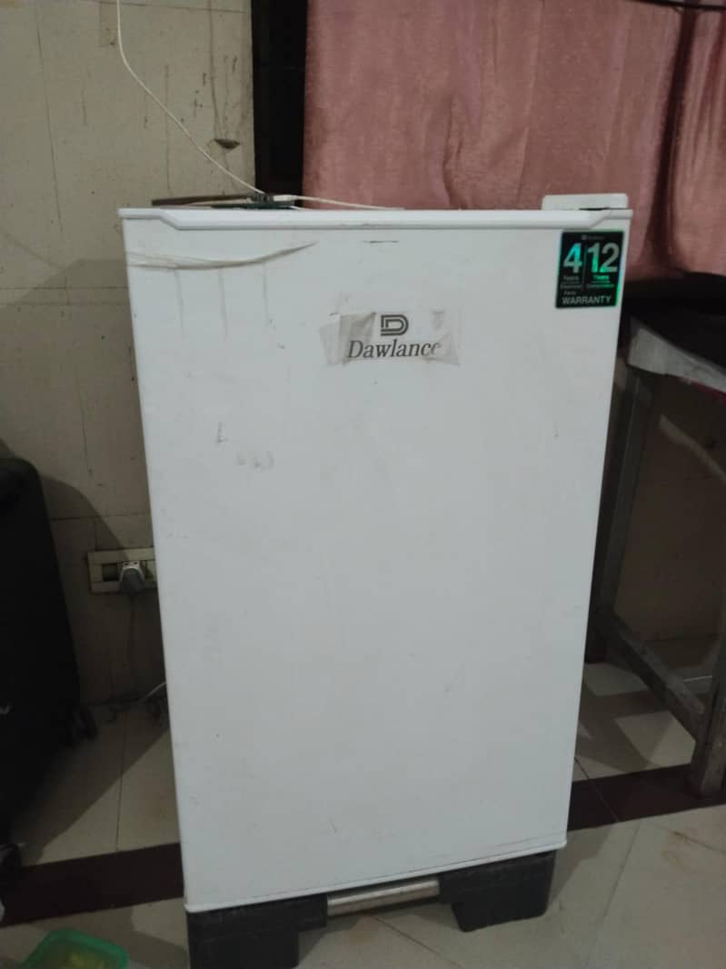 Mini fridge 0