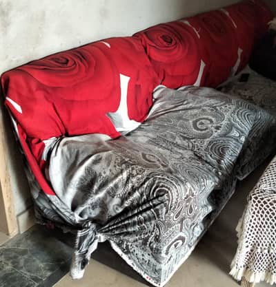 5 seater sofa set for sale in reasonable price only 10000