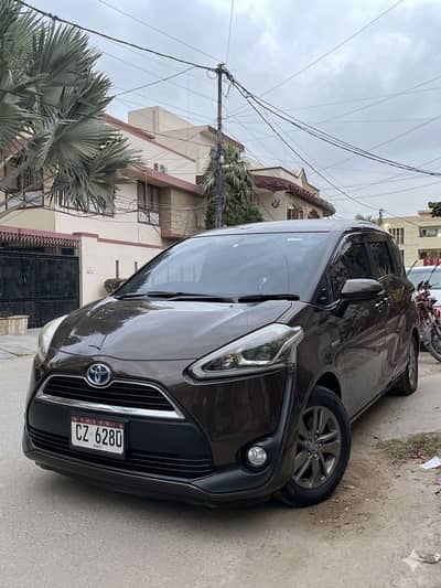 Toyota Sienta 2016