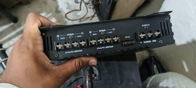 high quality amplifier with deep baser and speakers