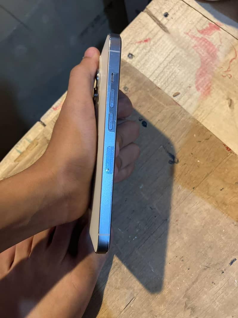 Apple iPhone 13 Pro 2