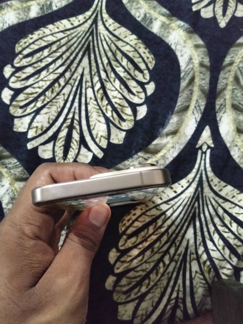 Apple iPhone 16 Pro 5