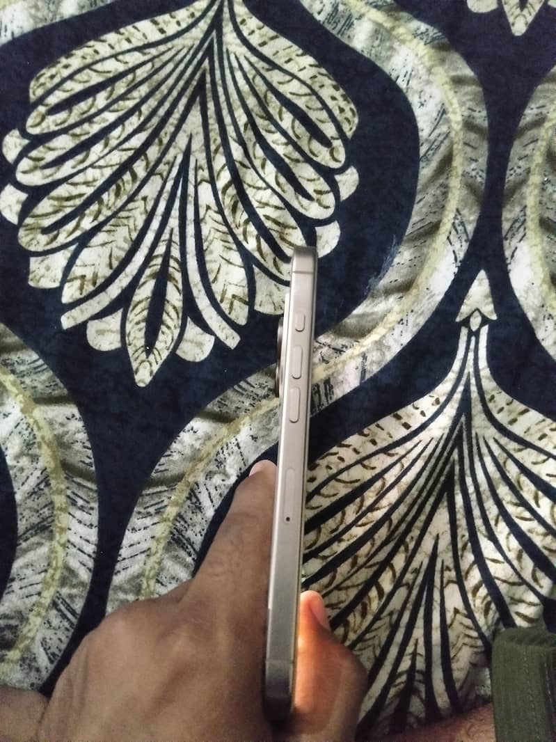 Apple iPhone 16 Pro 6