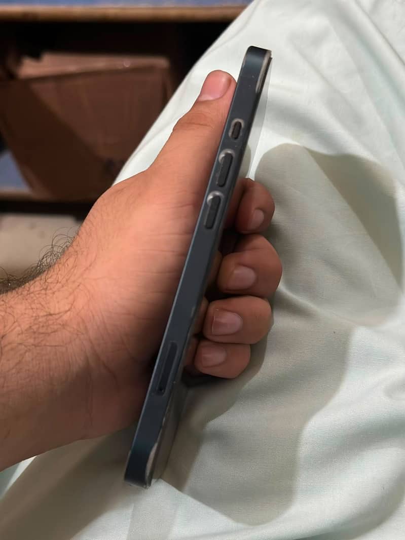 Apple iPhone 13 2