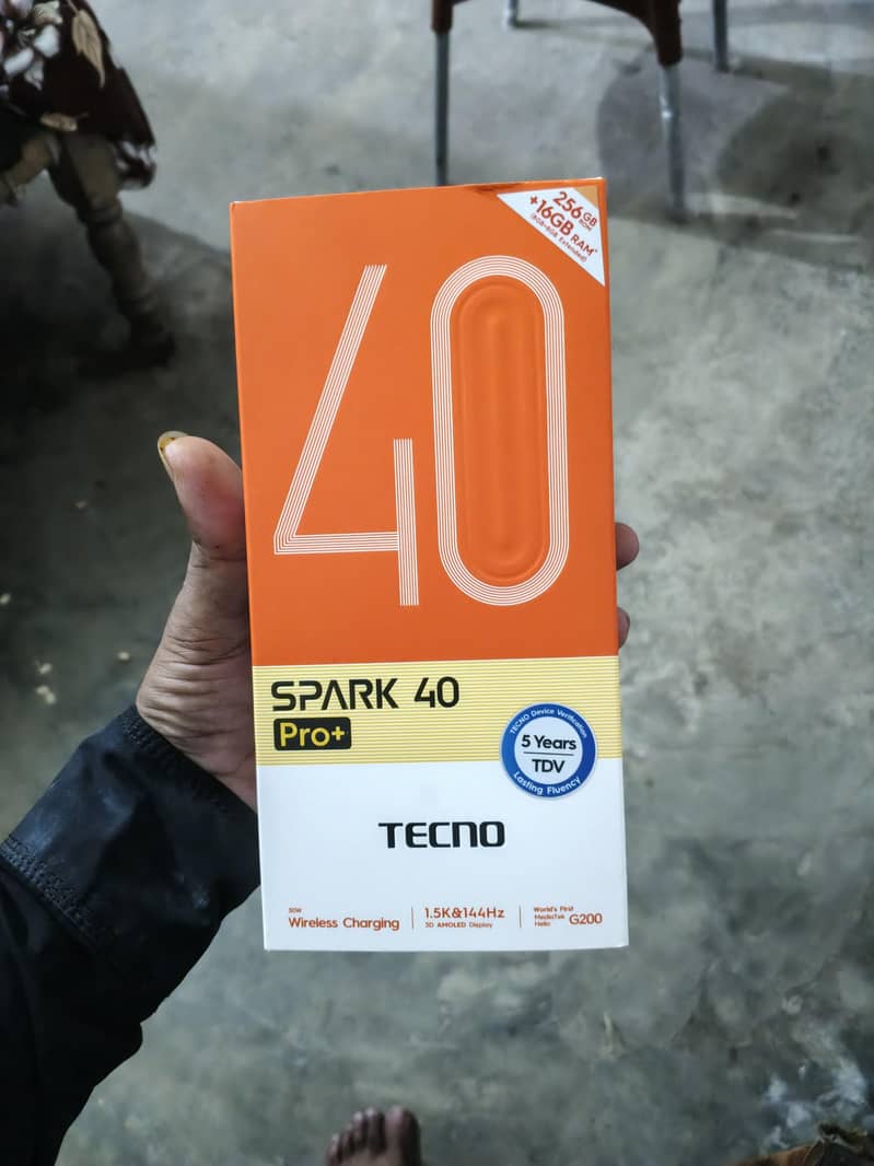 Techno spark 40 pro plus 5G 8