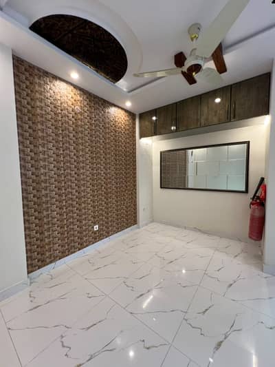 5 MARLA ELEGANT AND FULLY MAINTAINED SUPER HOT LOCATED BUNGALOW IS AVAILABLE IN THE BEST BLOCK OF DHA LAHORE.