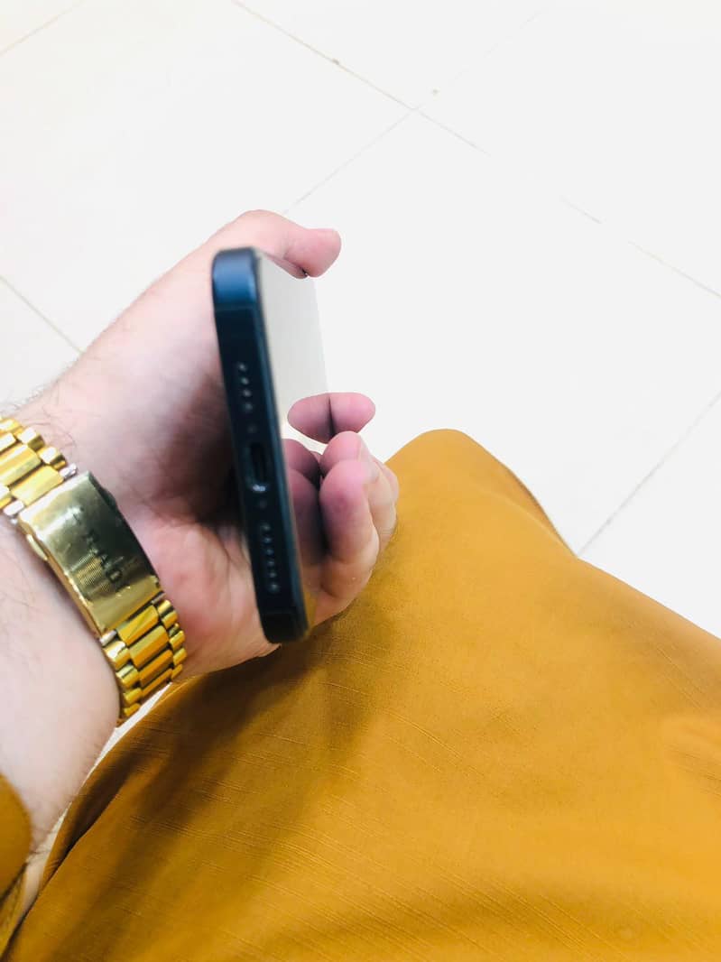 Apple iPhone 15 Pro Max 1